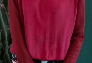vykrojka bluza s rukavami reglan razmer 3638 evro bluza sochetaet v sebe elegantnost i sportivnost blagodarja shirokomu vyrezu i shelkovomu mater 003bba5.jpg