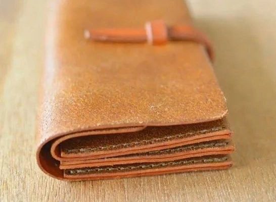 vykrojka kozhanyj klatchlonger pod smartfon a02db3b.jpg